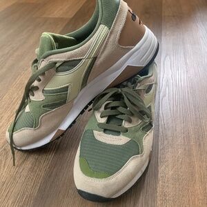 Diadora means athletic shoes SZ 11